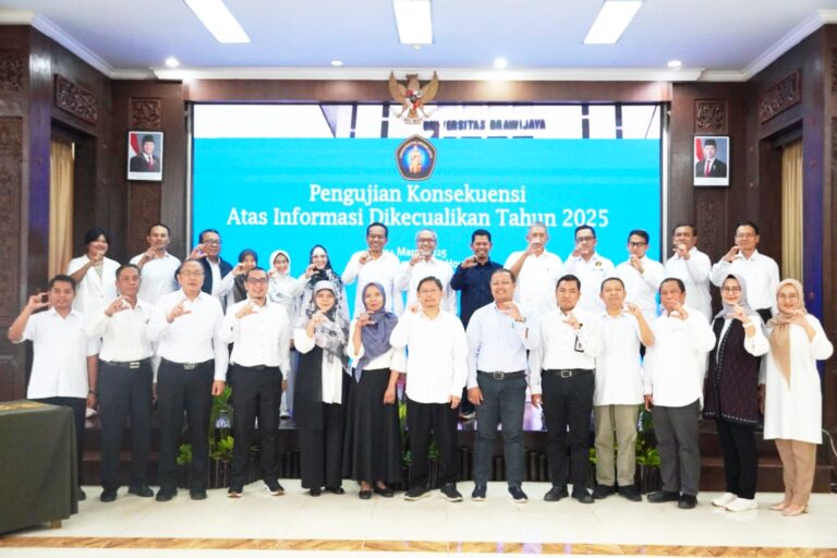Peserta berfoto bersama